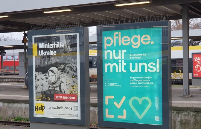 Flächendeckend wirbt der Gründungsausschuss für sein Projekt – hier am Stuttgarter Hauptbahnhof.<span class='image-autor'>Foto: dpa/Jens Kalaene</span>