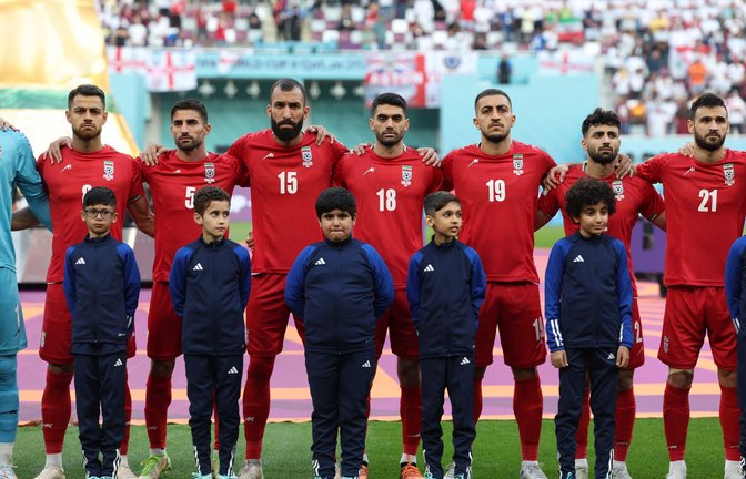 Die iranische Mannschaft setzt ein Zeichen bei der WM in Katar und solidarisiert sich mit den Regierungskritikern.<span class='image-autor'>Foto: AFP/FADEL SENNA</span>