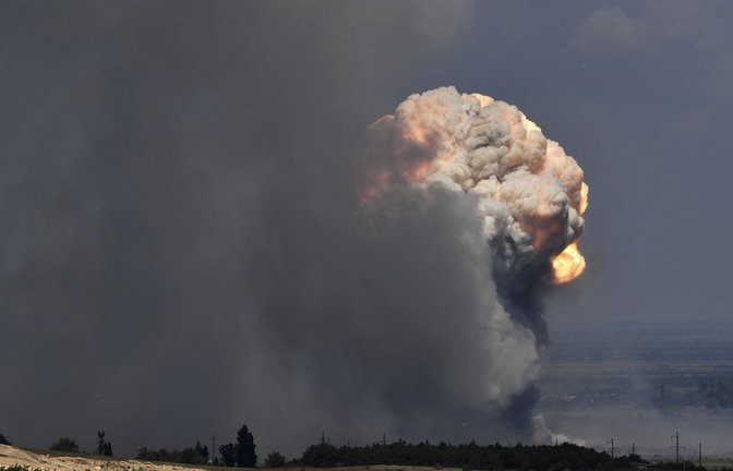 Eine Explosion auf russischem Territorium. Die Ukraine setzt seit Dienstag offenbar auch das  ATACMS-Waffensystem ein.<span class='image-autor'>Foto: dpa/Viktor Korotayev</span>
