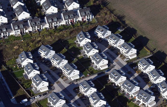 Ob Eigenheim oder Mietskaserne: Weil die Grundsteuer auf die Nebenkosten umgelegt werden kann, betrifft diese Reform fast jeden Bürger im Land.<span class='image-autor'>Foto: dpa/Henning Kaiser</span>