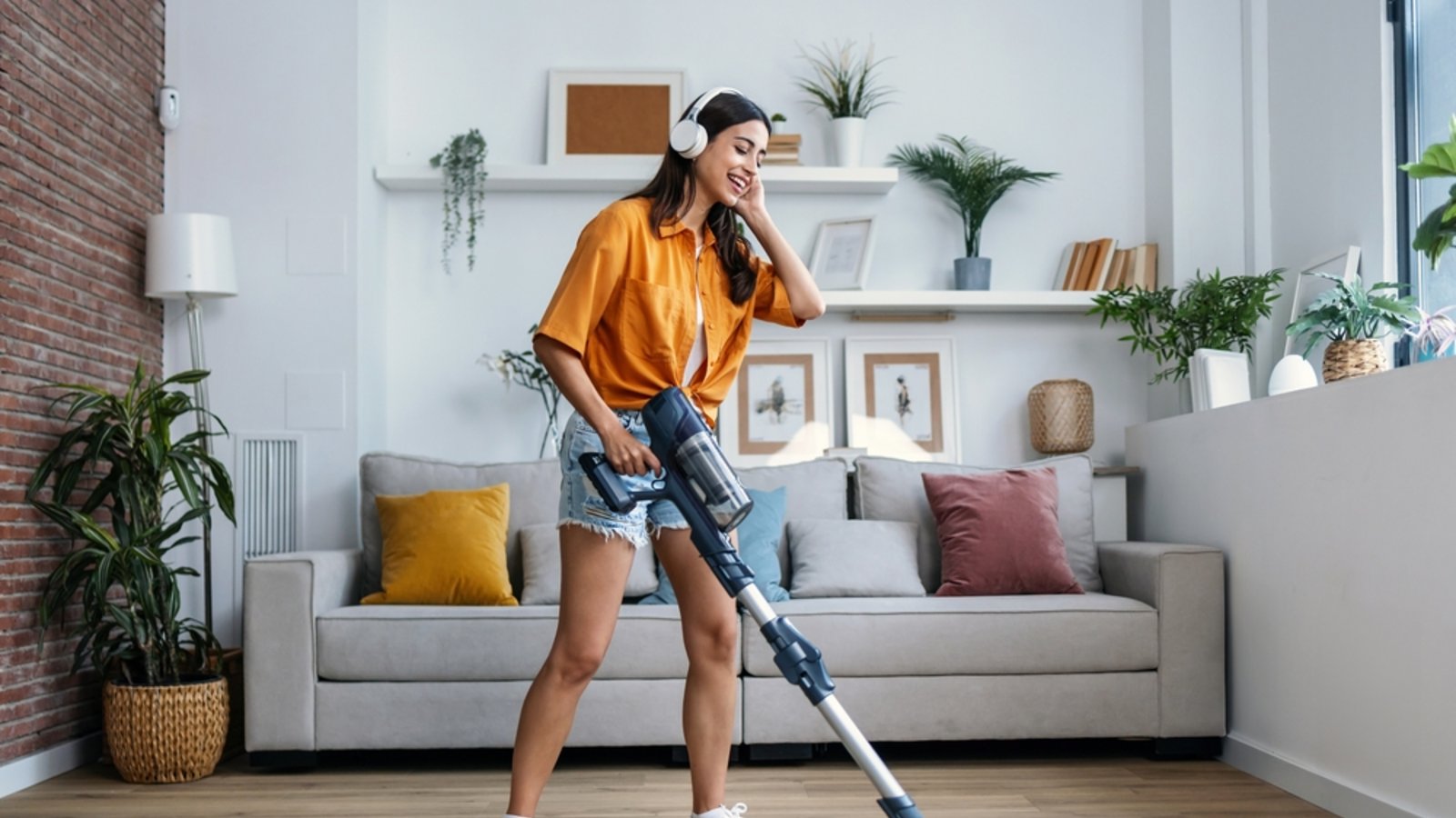 Zwei gute Akku-Staubsauger sind bei den Prime Days im Angebot. (Symbolbild)Foto: Josep Suria/ Shutterstock