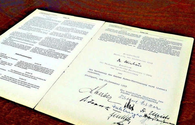 Die authentische, aber schlichte Verfassungsurkunde des Landes Baden-Württemberg vom 11. November 1953<span class='image-autor'>Foto: Torsten /Schöll</span>