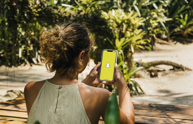 „rs“ gehört zu den Abkürzungen, die insbesondere auf Snapchat eine Bedeutung haben.<span class='image-autor'>Foto: Diego Thomazini / shutterstock.com</span>