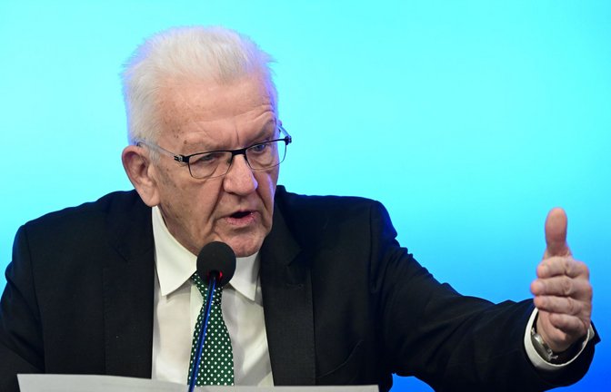 Winfried Kretschmann (Grüne) will zwei Prozent der Fläche Baden-Württembergs für Windkraft und Photovoltaik nutzen. (Archivbild)<span class='image-autor'>Foto: dpa/Bernd Weißbrod</span>