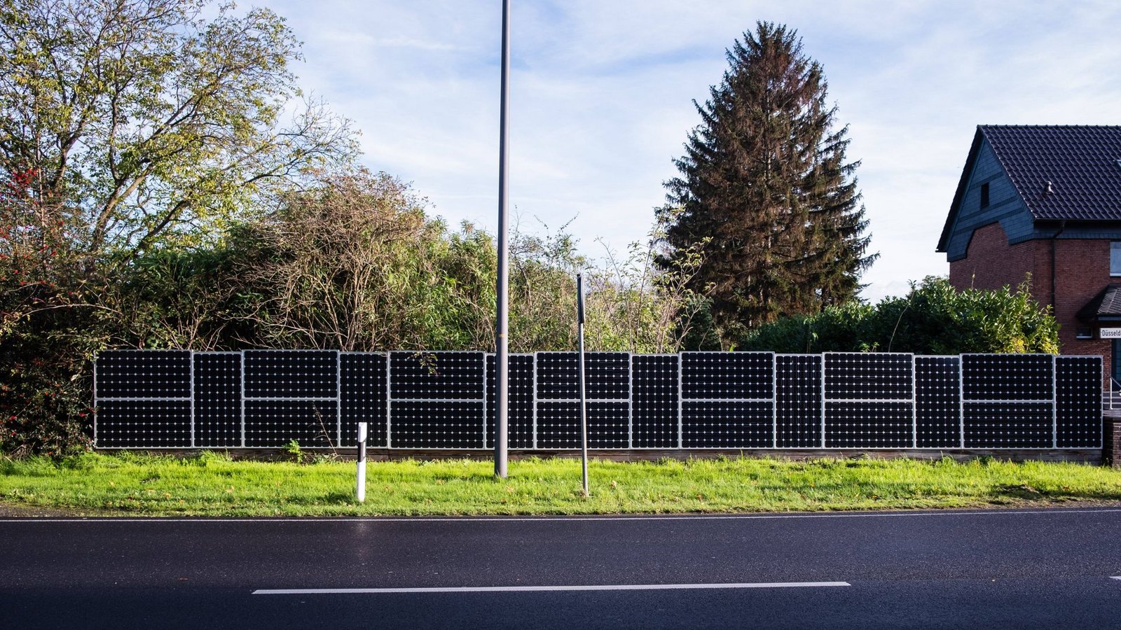 Ein Solar-Zaun: Hier in Langenfeld in Nordrhein-Westfalen.Foto: Imago/Robert Poorten/Imago/Robert Poorten Ein Solar-Zaun: Hier in Langenfeld in Nordrhein-Westfalen.Foto: Imago/Robert Poorten/Imago/Robert Poorten