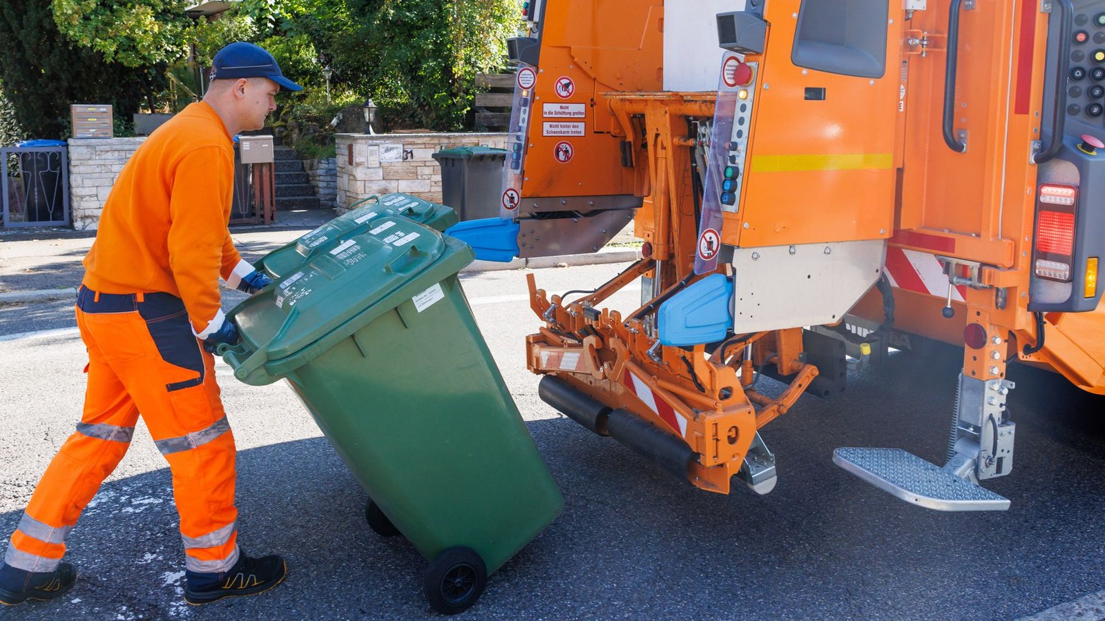 Die Müllabfuhr erhält im Vergleich der staatlichen Institutionen Bestwerte.Foto: Böblingen/Stefanie Schlecht