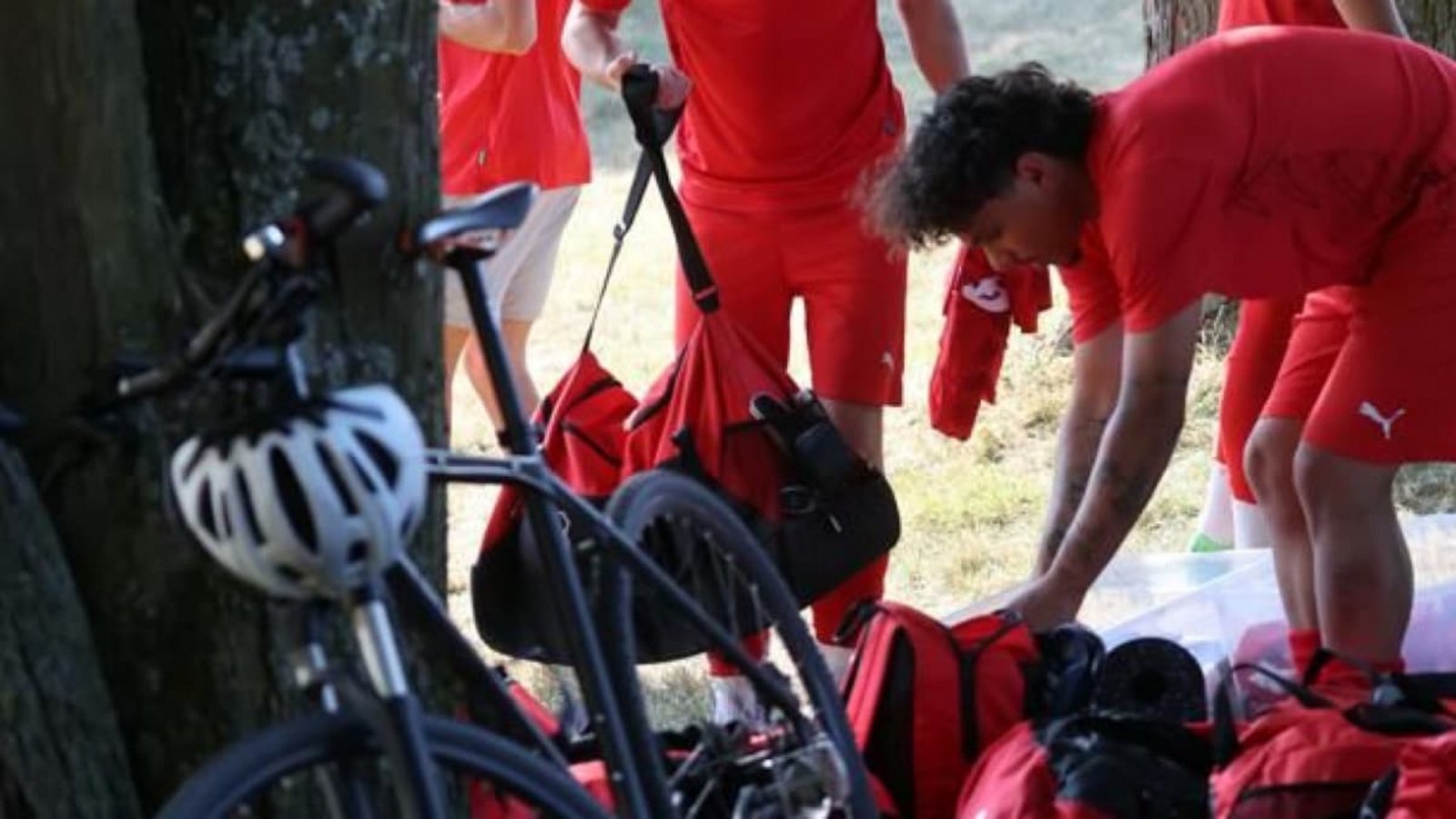 Viele Verkehrmittel führen zum EZ-Pokal nach Ruit. Das Fahrrad ist nicht das schlechteste.Robin Rudel Viele Verkehrmittel führen zum EZ-Pokal nach Ruit. Das Fahrrad ist nicht das schlechteste.Robin Rudel