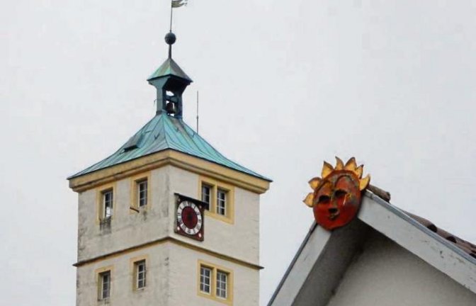 Hier scheint die Sonne das ganze Jahr: Die Giebelzier in der Vaihinger Mühlstraße hat Albert Arning für uns fotografiert.