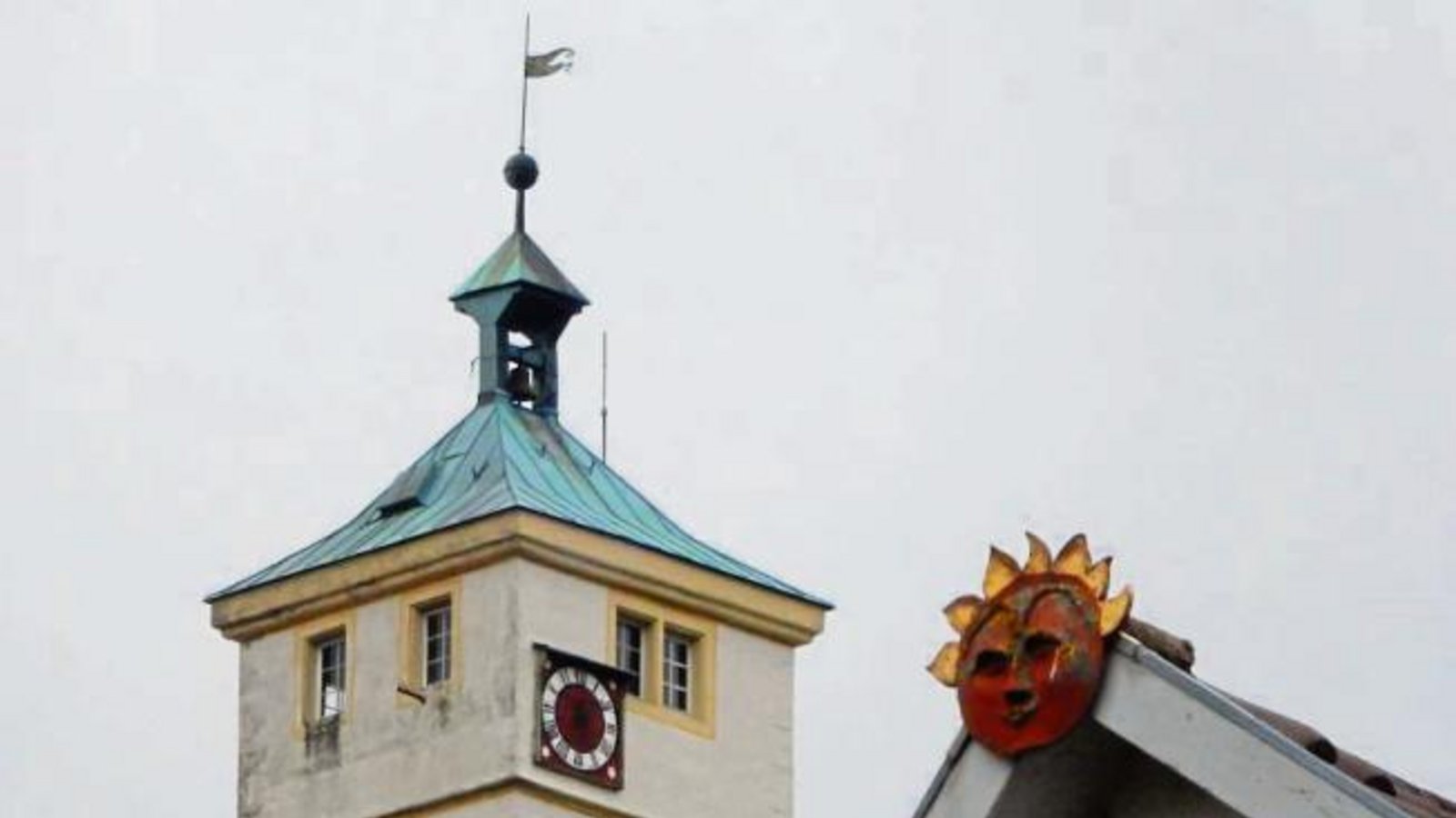 Hier scheint die Sonne das ganze Jahr: Die Giebelzier in der Vaihinger Mühlstraße hat Albert Arning für uns fotografiert.
