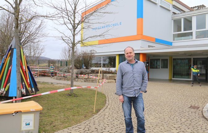 Lange hat es an der Sersheimer Hofäckerschule keine Corona-Fälle gegeben, berichtet Konrektor Andreas Burkhardt. Jetzt aber musste eine Klasse in Quarantäne und zwei weitere in den Fernunterricht. Dramatisch sei die Lage jedoch nicht. Foto: Rücker<span cl