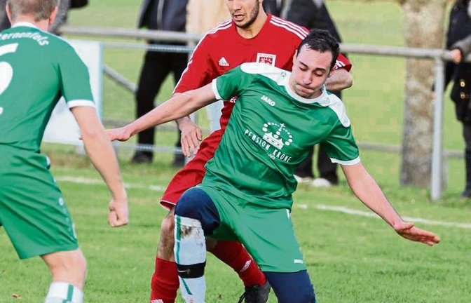Rosario Belluardo (in Rot) gehört zu den festen Größen des VfB Vaihingen. Foto: Nachreiner