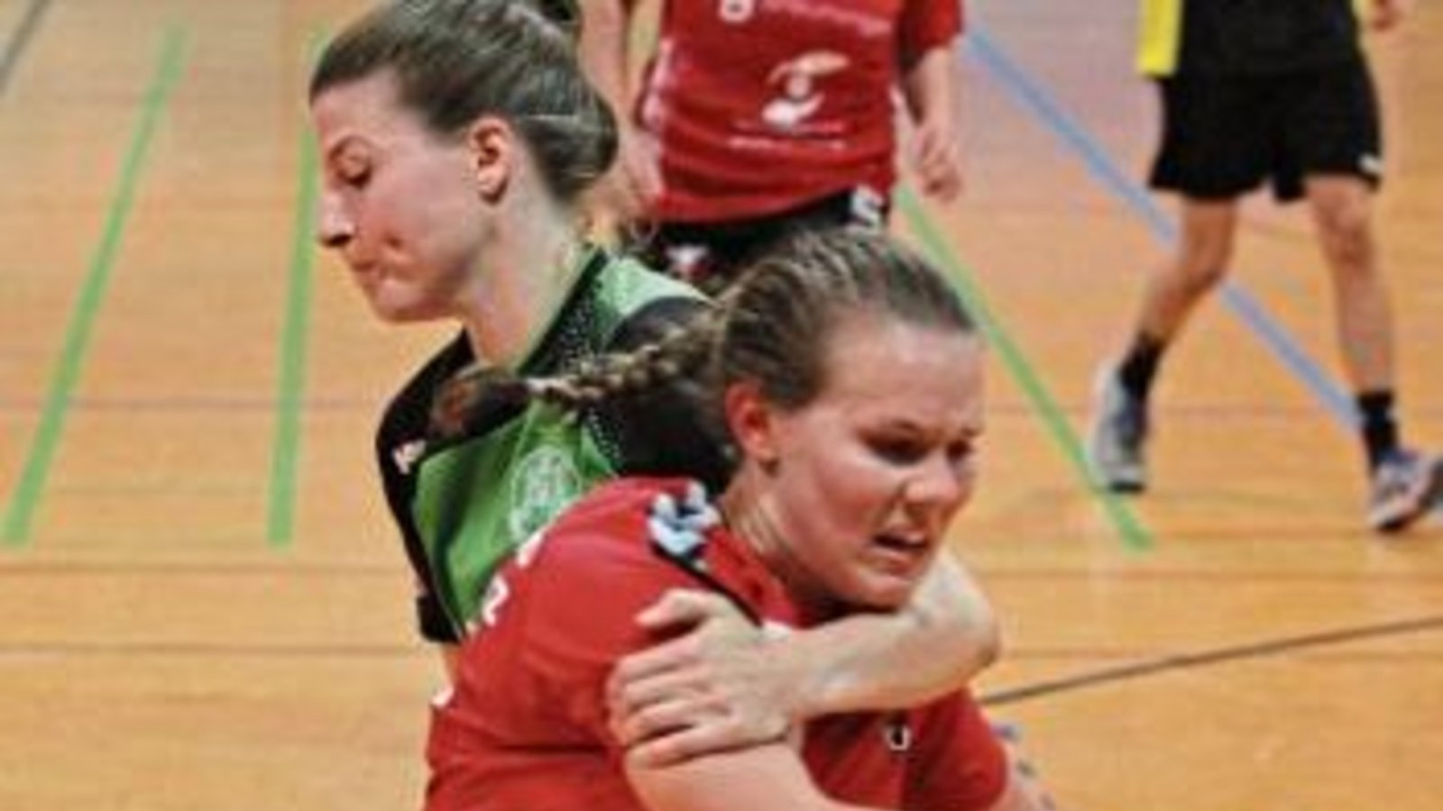 Julia Haas (vorne) war mit fünf Treffern eine der Säulen in der Offensive des HCME gegen Ludwigsburg-Oßweil. Foto: Archiv/Nachreiner Julia Haas (vorne) war mit fünf Treffern eine der Säulen in der Offensive des HCME gegen Ludwigsburg-Oßweil. Foto: Archiv/Nachreiner
