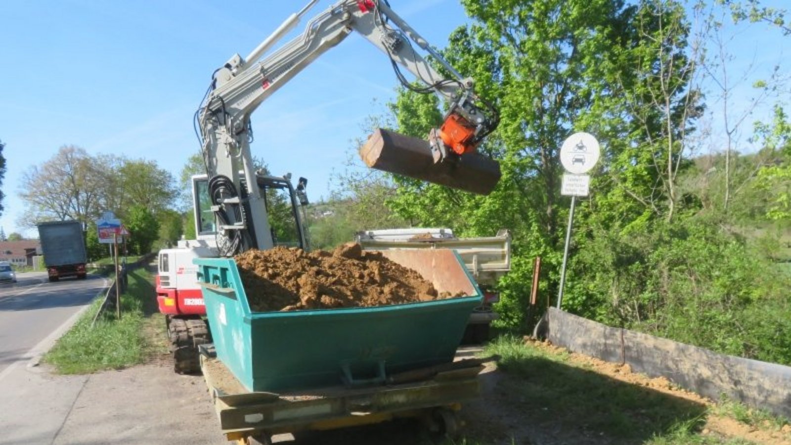 Reptilienzäune werden aufgestellt. Foto: Arning