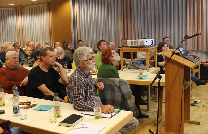 Fachfrau für Gewässer: Dr. Ulrike Fuchs referiert auf Einladung des Bauernwerks.  <span class='image-autor'>Foto: Pfisterer</span>