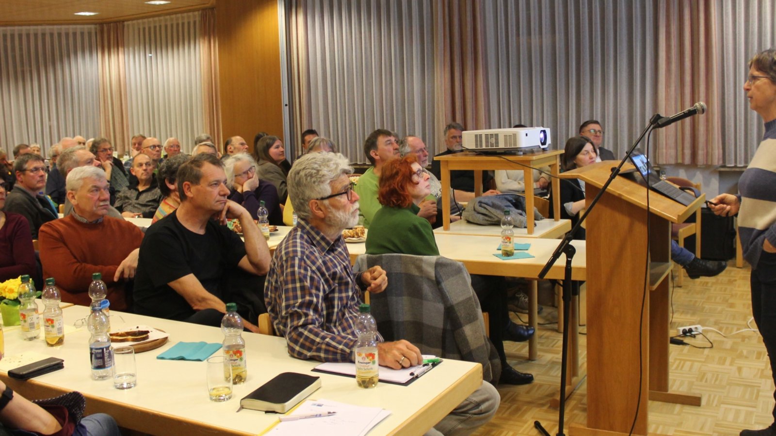 Fachfrau für Gewässer: Dr. Ulrike Fuchs referiert auf Einladung des Bauernwerks.  Foto: Pfisterer