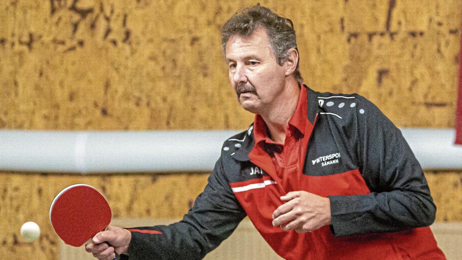 Markus Klingel hat seine beiden Einzel gewonnen. Sein Sieg und der Erfolg von Michael Grimmeisen an der Nebenplatte in der zweiten Einzelrunde bringt dem TSV Großglattbach den entscheidenden Vorteil gegen die TTF Gündelbach. Foto: Bürkle