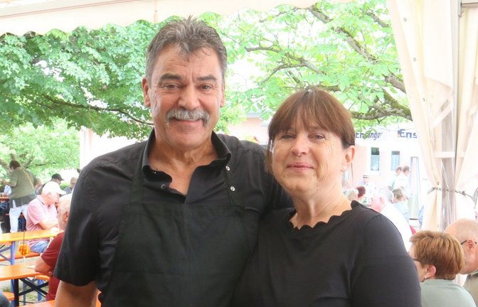 Ute und Georg Burkhardt freuen sich über das gelungene Fest zum 25-jährigen Jubiläum.
