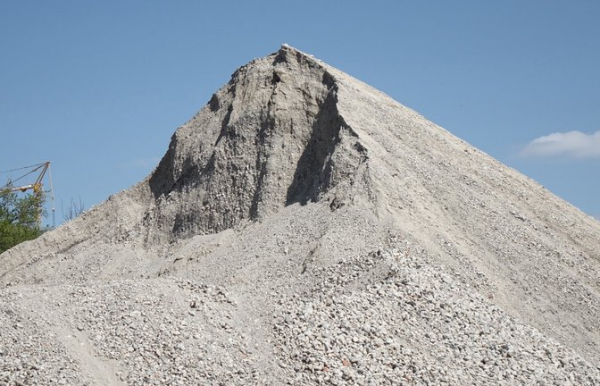 Schön, wenn man der Großbaustelle in Vaihingen etwas Positives abgewinnen kann: „Das Matterhorn steht nun in der Hans-Krieg-Straße. Ein fast wolkenloser Himmel lädt zur Bergwanderung ein. Die Zahl der Höhenmeter ist überschaubar“, schreibt Othmar Booz zu seinem Foto. 