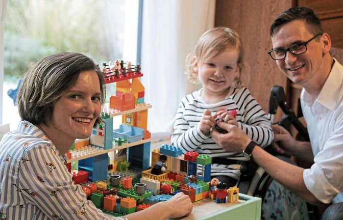 Dorothea und Sven Neuber und ihre kranke Tochter Madeleine-Sophie. Foto: Mammel