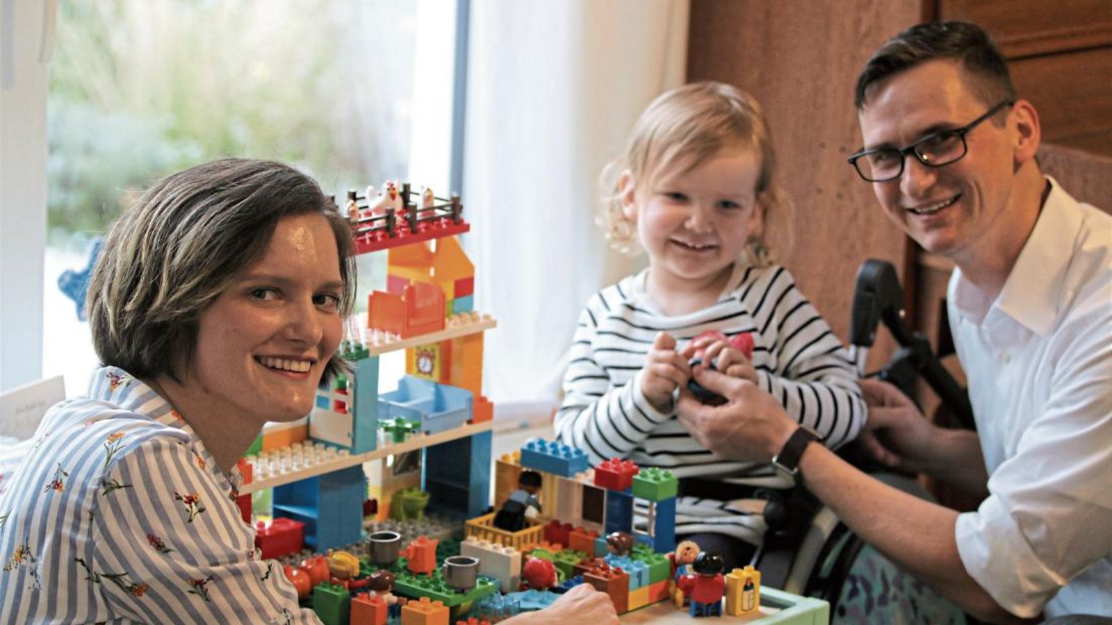 Dorothea und Sven Neuber und ihre kranke Tochter Madeleine-Sophie. Foto: Mammel