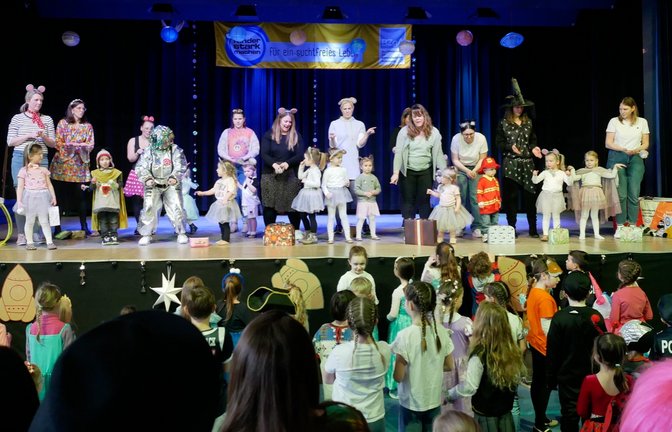 Die Sparte Mami-Papi-fit ist bei der Weltraumparty auf der Bühne.  <span class='image-autor'>Foto: p</span>