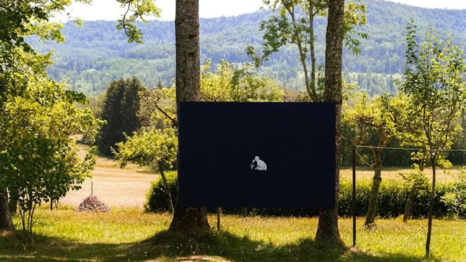 „Malerei über der Erde“ nennt der Stuttgarter Maler Andreas Grunert seine aktuelle Ausstellung eigener Werke in seinem Garten in Hechingen-BeurenAndreas Grunert „Malerei über der Erde“ nennt der Stuttgarter Maler Andreas Grunert seine aktuelle Ausstellung eigener Werke in seinem Garten in Hechingen-BeurenAndreas Grunert