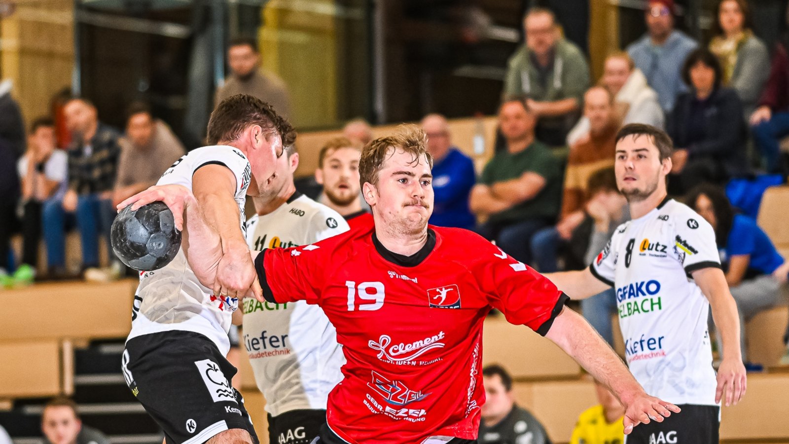 Der HCME geht mit einer Heimniederlage in die Winterpause. Auch Johannes Stärk (Mitte), der gegen den TSV Asperg II einmal trifft, kann das nicht verhindern. Foto: Archiv/Krause