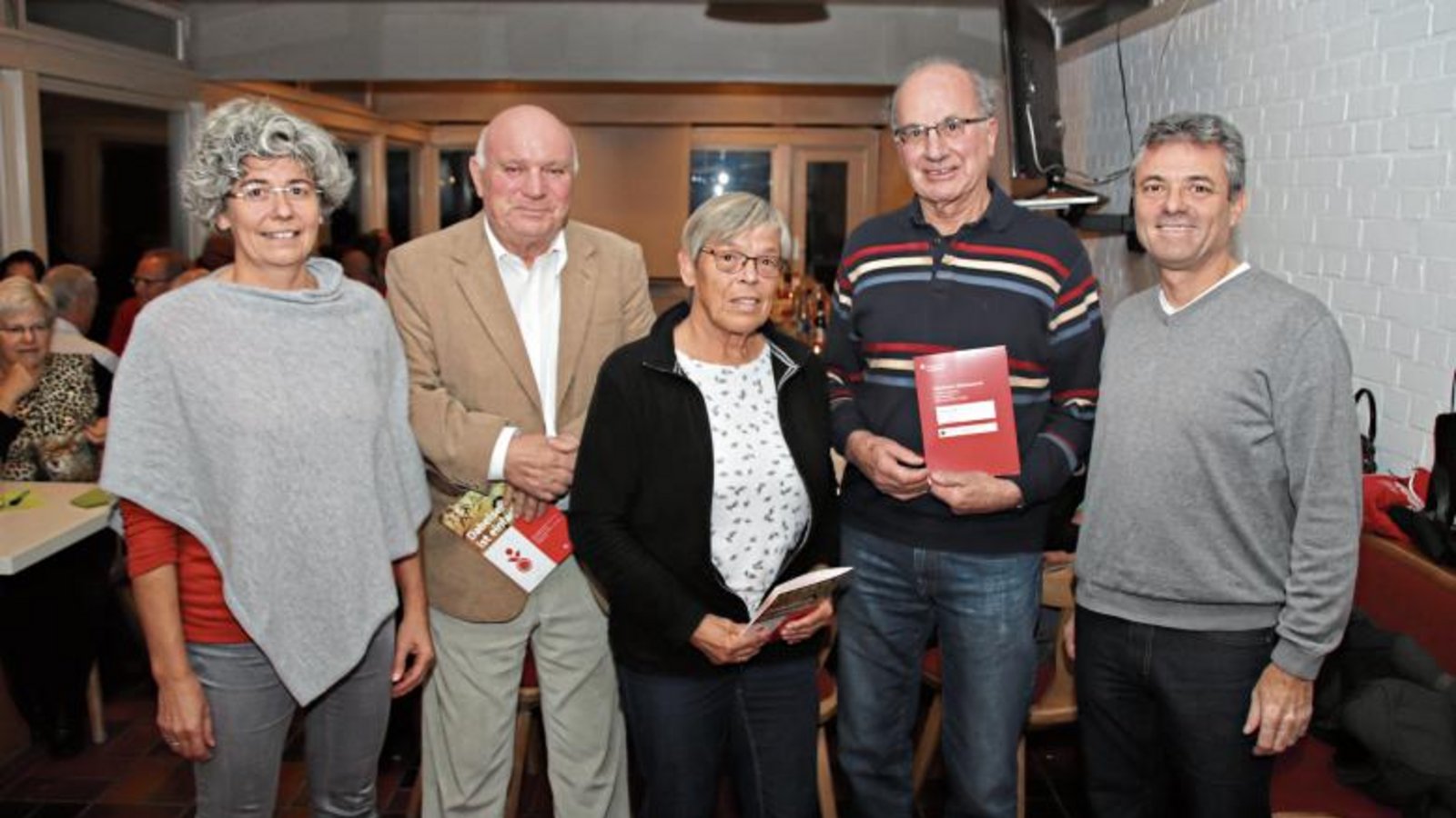 Freuen sich über die Sportabzeichen beim TV Vaihingen (von links): Sonja Faltum, Rüdiger Holzberg, Hannelore Schenk, Günter Scheihing und Gregor Faltum. Foto: Arning Freuen sich über die Sportabzeichen beim TV Vaihingen (von links): Sonja Faltum, Rüdiger Holzberg, Hannelore Schenk, Günter Scheihing und Gregor Faltum. Foto: Arning
