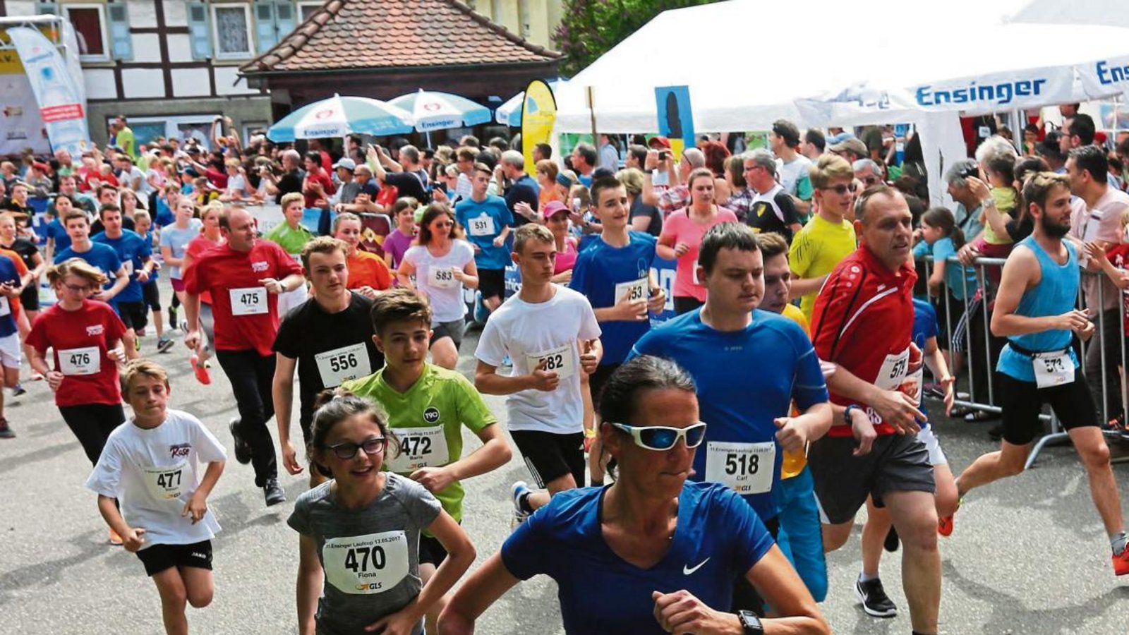 Beinahe wäre beim Ensinger Laufcup der Teilnehmerrekord aus dem Jahr 2014 erreicht worden. Hier starten die Fünf-Kilometer-Läufer. Fotos: Küppers Beinahe wäre beim Ensinger Laufcup der Teilnehmerrekord aus dem Jahr 2014 erreicht worden. Hier starten die Fünf-Kilometer-Läufer. Fotos: Küppers