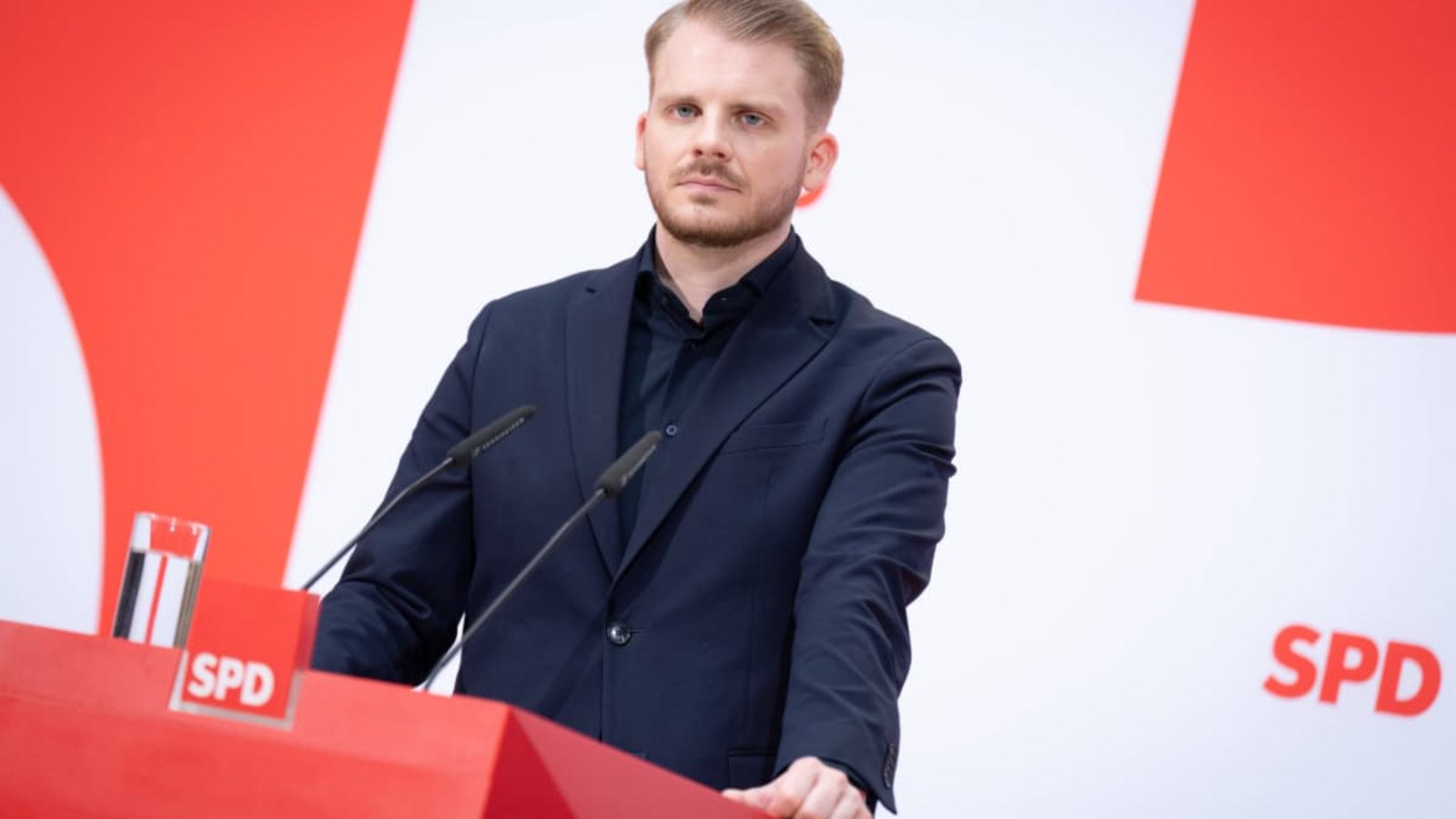SPD-Generalsekretär Tim Klüssendorf: "Wir müssen angesichts der Kriege um uns herum zumindest in Erwägung ziehen, höhere Haushaltsspielräume nutzen zu können. Das ist eine Frage von Verantwortungsbewusstsein, wenn wir sonst Gefahr laufen, dass es unsere Gesellschaft zerreißt."Imago/Bernd Elmenthaler