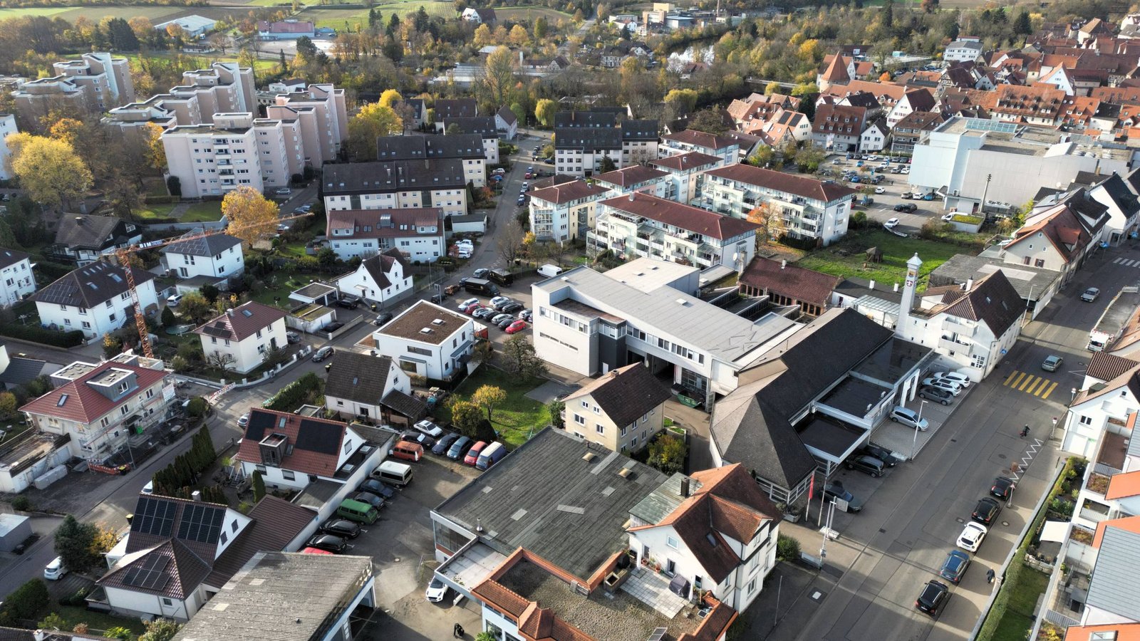 Auf dem Gelände des Autohauses sollen rund 60 neue Wohungen entstehen. Archivfoto: VKZ/Küppers Auf dem Gelände des Autohauses sollen rund 60 neue Wohungen entstehen. Archivfoto: VKZ/Küppers