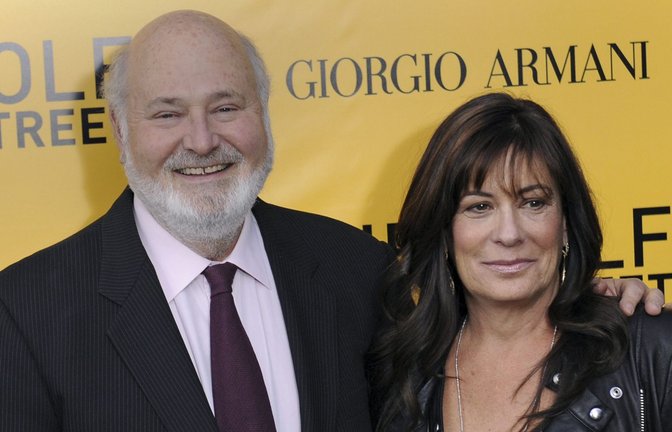 Der US-Regisseur Rob Reiner und seine Frau Michele Singer posieren für Fotos während der US-Premiere von „The Wolf of Wall Street“ (Archivbild).<span class='image-autor'>Foto: &nbsp;</span>