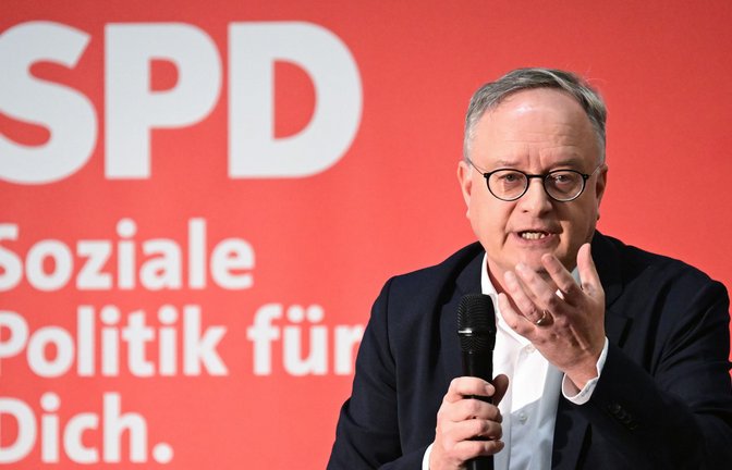 Wahlkämpfer Stoch: „Entenpastete ist was Herrliches.“<span class='image-autor'>Foto: Bernd Weißbrod/dpa</span>