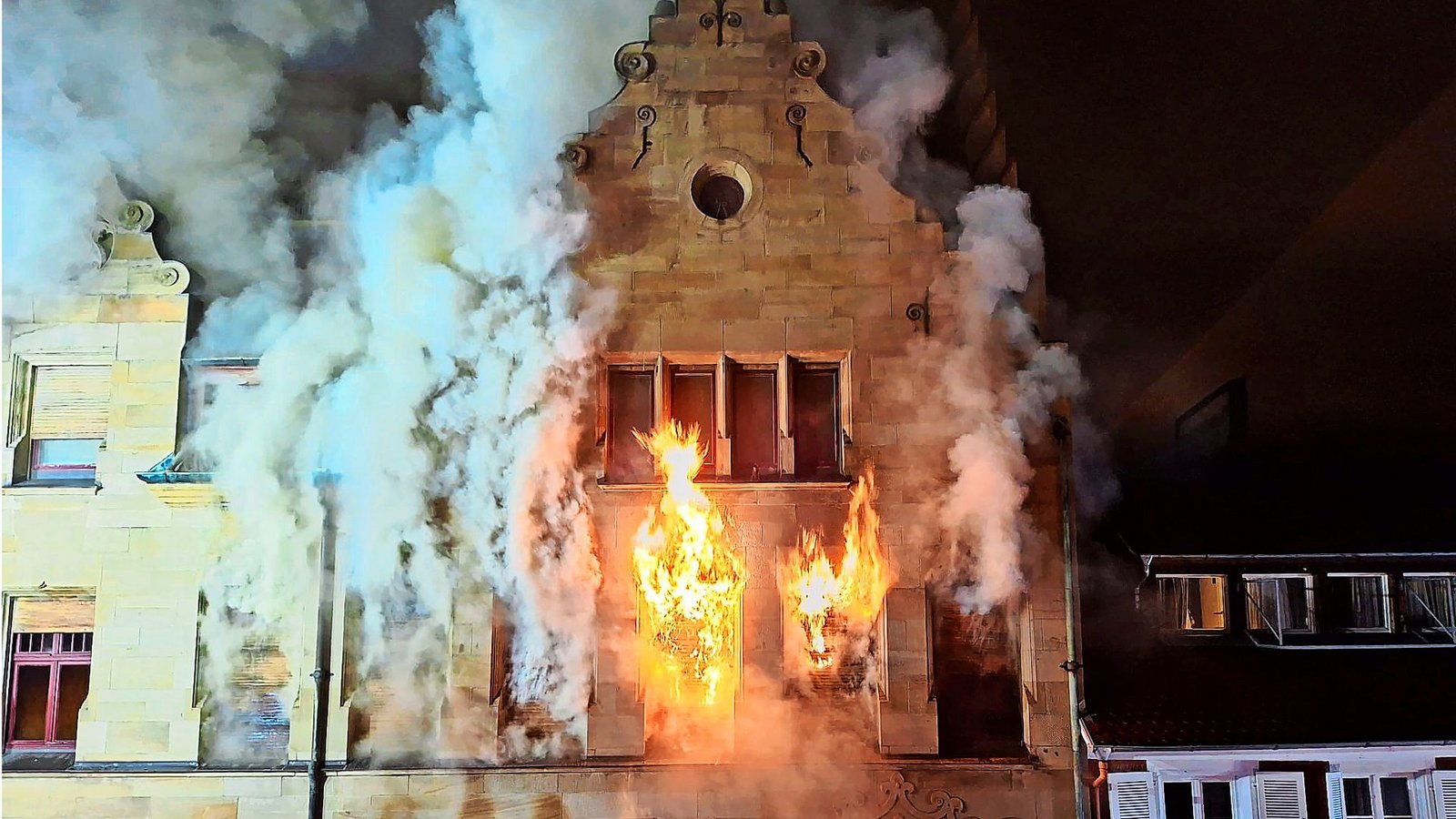 Bei dem Brand in der Konstanzer Innenstadt sind in der Nacht zum Donnerstag sieben Menschen verletzt worden.Foto: /David Bruder