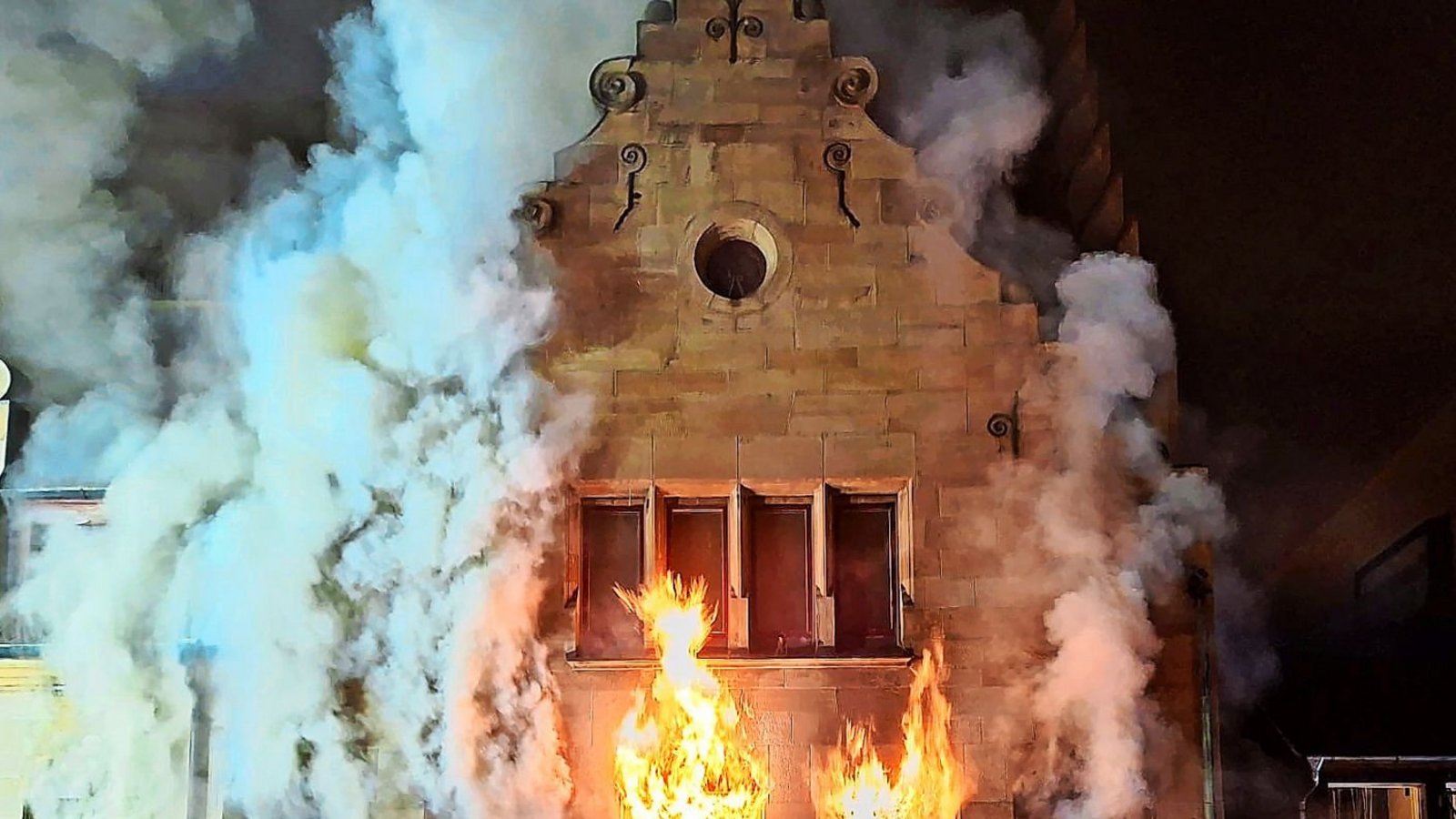 Bei dem Brand in der Konstanzer Innenstadt sind in der Nacht zum Donnerstag sieben Menschen verletzt worden.Foto: /David Bruder