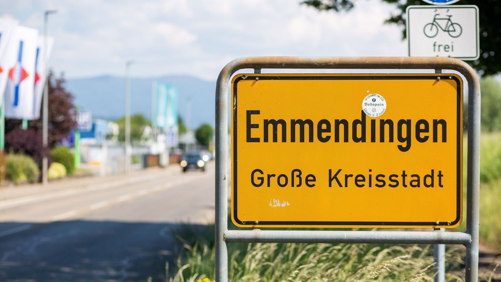 Ein potenziell gefährlicher Straftäter befindet sich auf der Flucht. (Symbolbild)Foto: Philipp von Ditfurth/dpa/Philipp von Ditfurth