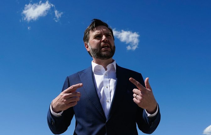 JD Vance zeigt sich vor den Gesprächen vorsichtig optimistisch.<span class='image-autor'>Foto: Elizabeth Frantz/POOL REUTERS/AP/dpa</span>