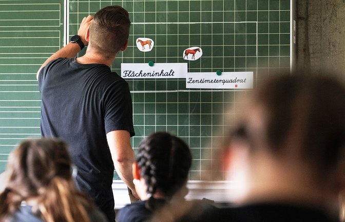 An welchen Stellen die Lehrer eingesetzt werden, ist noch offen.<span class='image-autor'>Foto: dpa/Marijan Murat</span>