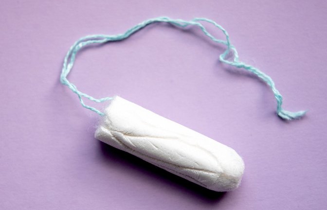 Nicht nur von  Krankheitserregern droht Frauen bei Benutzung von Tampons gesundheitliche Gefahr. Die praktischen Wattebausche  können auch giftige Metalle enthalten.<span class='image-autor'>Foto: dpa/Zacharie Scheurer</span>