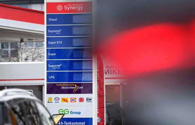 Die Spritpreise in Deutschland schwanken zurzeit enorm. (Symbolfoto)<span class='image-autor'>Foto: IMAGO// SVEN SIMON</span>