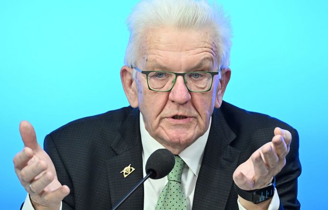 Winfried Kretschmann setzt sich für mehr Leistungsbereitschaft ein. Wie passt das zu Plänen, die Arbeitszeit von Beamten zu verkürzen?<span class='image-autor'>Foto: Bernd Weißbrod/dpa</span>