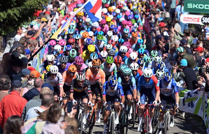 Dreimal mussten die Radprofis die bis zu 19 Prozent steile Mur von Huy hinauf.<span class='image-autor'>Foto: David Pintens/Belga/dpa</span>