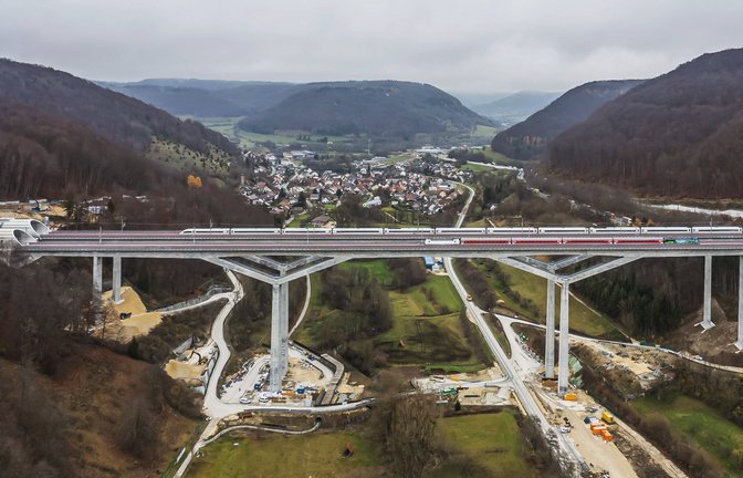 Eleganz hat ihren Preis: Die Filstalbrücke im Kreis Göppingen.<span class='image-autor'>Foto: Imago/Arnulf Hettrich</span>