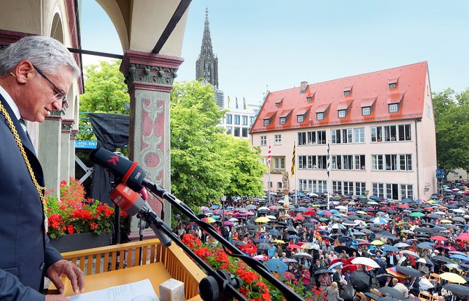 Am Sonntag kämpft Gunter Czisch darum, die Amtskette zu behalten.<span class='image-autor'>Foto: dpa/Stefan Puchner</span>