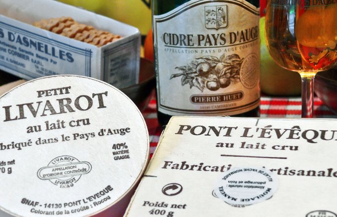 Camembert wird traditionell in kleinen Holzkisten verkauft. Eine EU-Verordnung könnte nun zum Problem werden.<span class='image-autor'>Foto: dpa-tmn/Atout France</span>