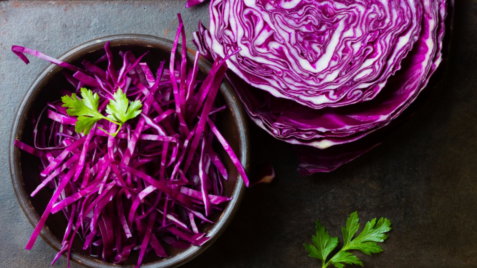 Wie behält Rotkohl seine rote Farbe beim Kochen?Foto: Larisa Blinova/Shutterstock