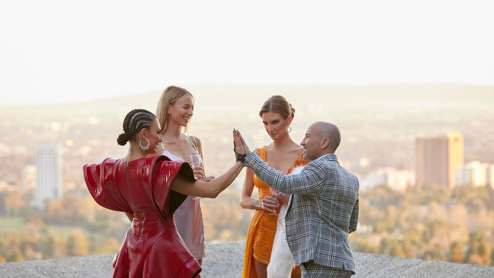 Von „Selling Sunset“ sind bereits 7 Staffeln auf Netflix verfügbar.Foto: SARA MALLY/NETFLIX Von „Selling Sunset“ sind bereits 7 Staffeln auf Netflix verfügbar.Foto: SARA MALLY/NETFLIX