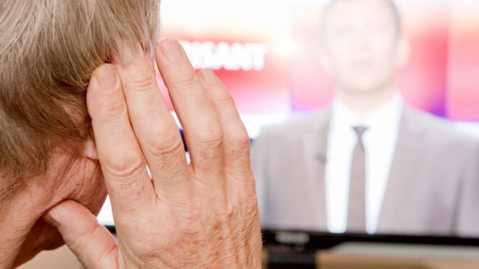 Fernsehen ohne Untertitel? Für schwerhörige oder gehörlose Menschen eine schwierige Situation.Kai Remmers/dpa Fernsehen ohne Untertitel? Für schwerhörige oder gehörlose Menschen eine schwierige Situation.Kai Remmers/dpa