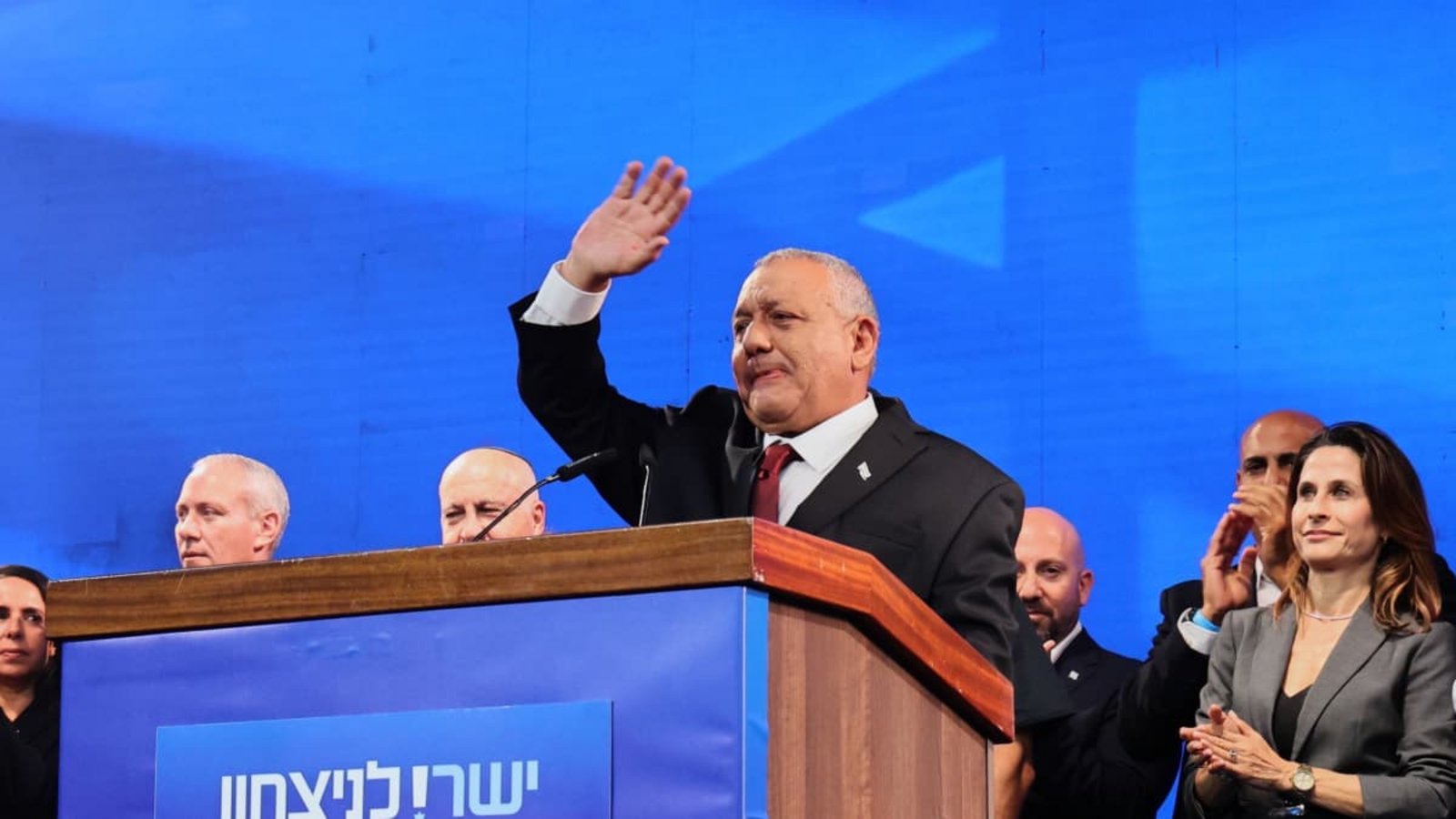 Gadi Eisenkot von der Jaschar-Partei liegt bei der Auszählung hinter Netanjahu – kommt es zu einer großen Koalition ohne Araber?Gil Cohen-Magen/dpa Gadi Eisenkot von der Jaschar-Partei liegt bei der Auszählung hinter Netanjahu – kommt es zu einer großen Koalition ohne Araber?Gil Cohen-Magen/dpa