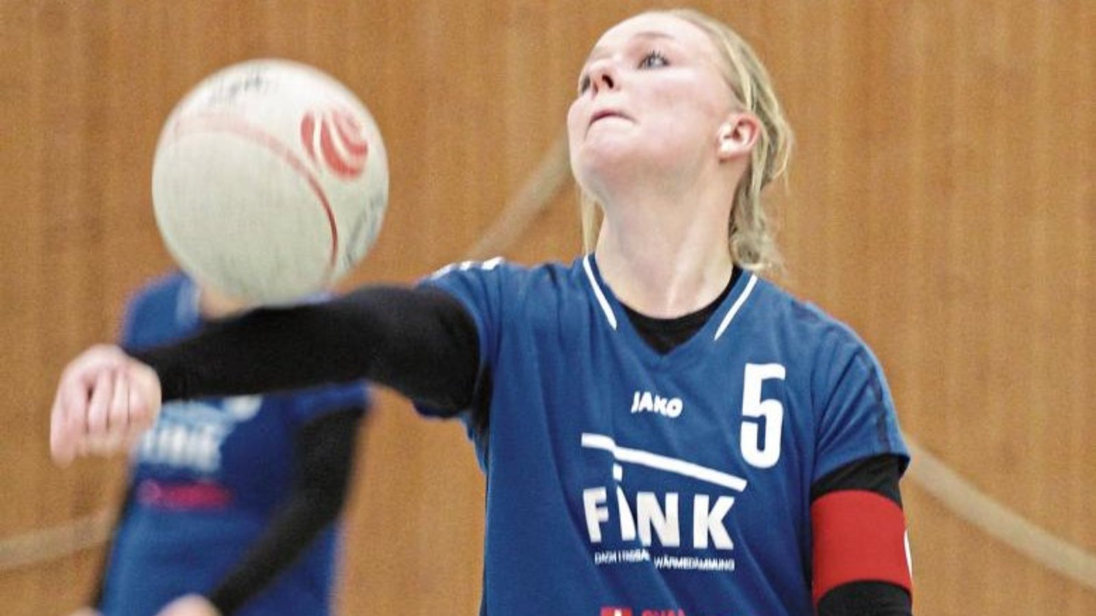 Nachdem Natalie Lochmahr aufgrund eines beruflichen Auslandsaufenthalts fast die gesamte Feldrunde verpasste, greift die Zuspielerin in der Halle wieder an. Foto: Nachreiner
